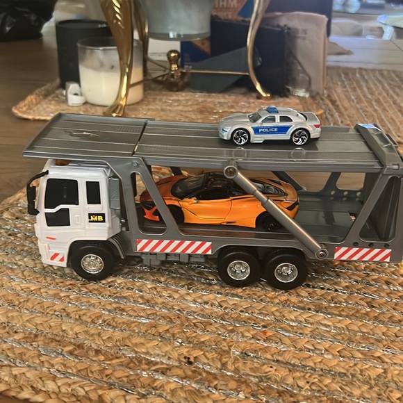 Tow truck has-been used still good condition and functional - Picture 10 of 10